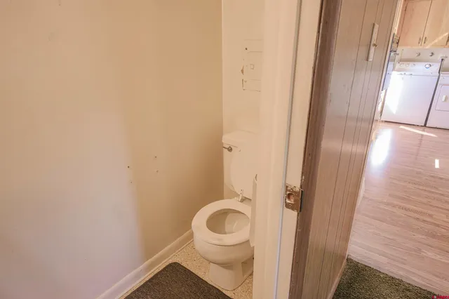 a view of a backyard with pathway