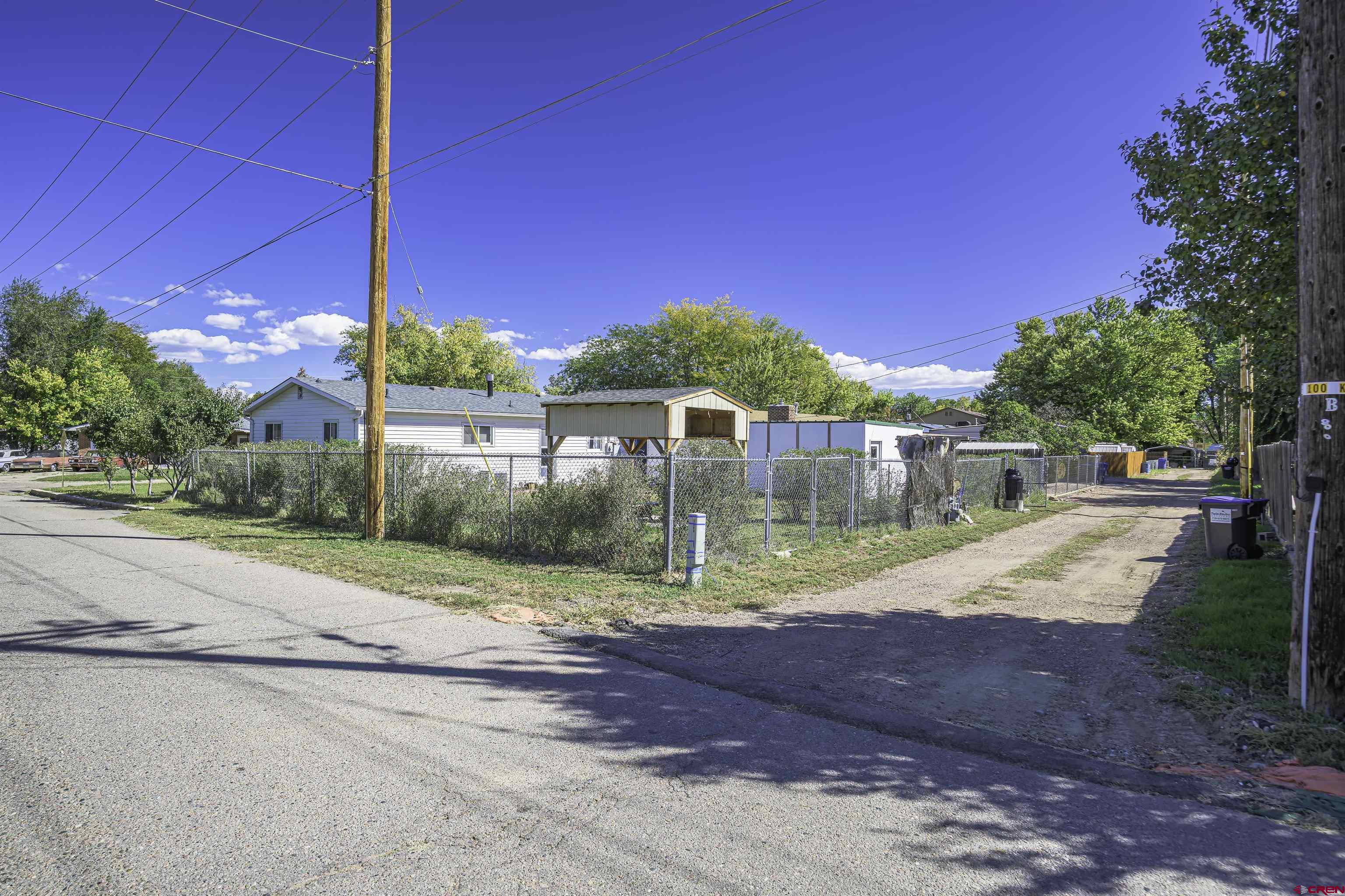 1002 East 2nd Street Florence, CO 81226 - Photo 41 of 44 a view of a backyard with a fountain