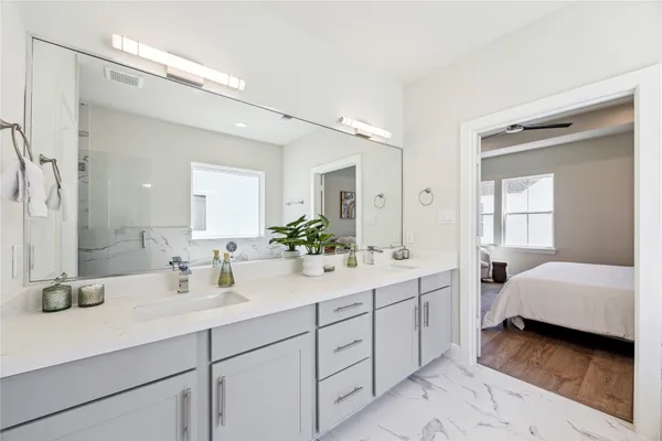 a en suite bathroom with double sink and a mirror