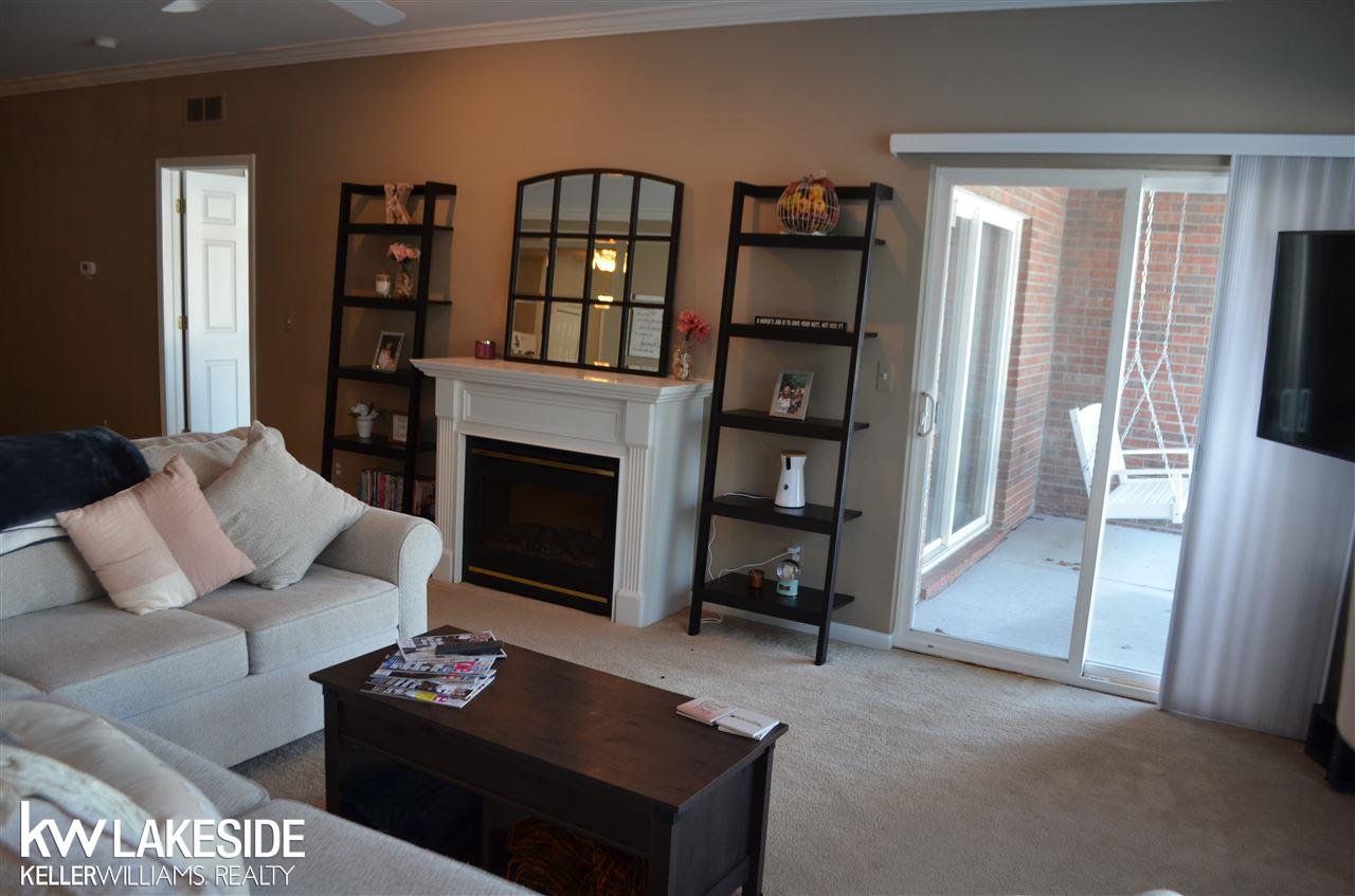 1866 Flagstone Circle Rochester, MI 48307 - Photo 3 of 18 50036905-2.JPG