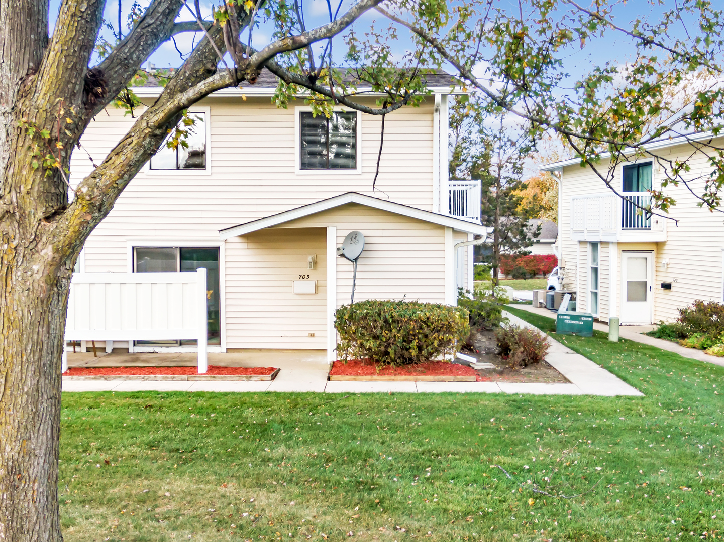 705 Sunfish Schaumburg, IL 60194 - Photo 1 of 21