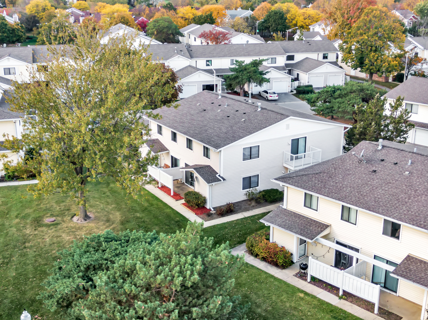 705 Sunfish Schaumburg, IL 60194 - Photo 2 of 21