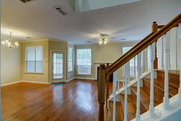 $2,100 | 7 North Spiral Vine Circle, The Woodlands, TX 77381