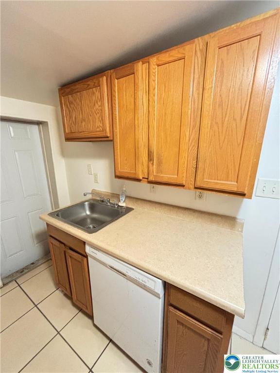 5562 Main Street, Unit 2 Whitehall, PA 18052 - Photo 7 of 19 a utility room with dryer and washer
