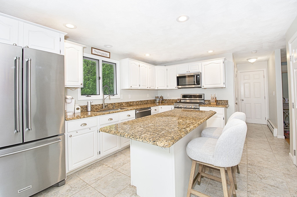 8 Upton Street Dunstable, MA 01827 - Photo 17 of 39