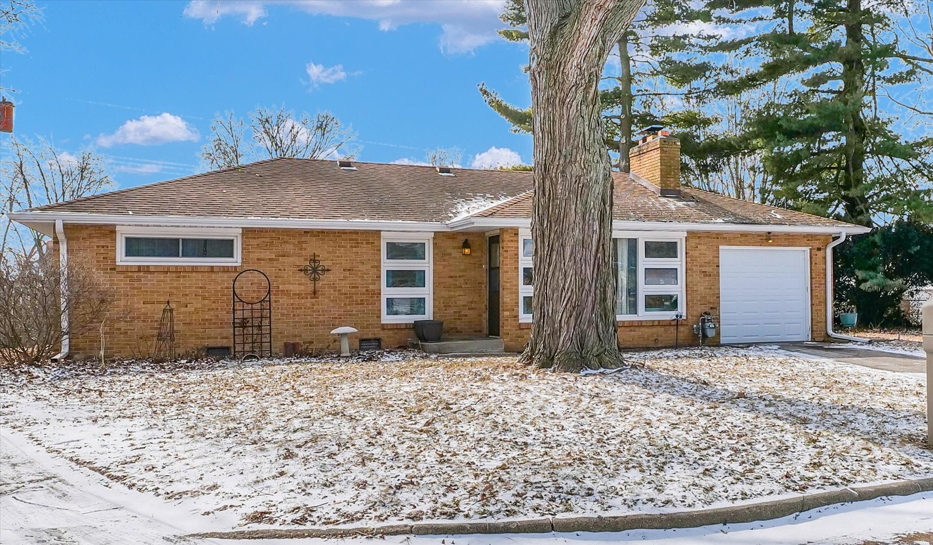 8 Normandy Place Champaign, IL 61821 - Photo 3 of 34 Gallery Image 3