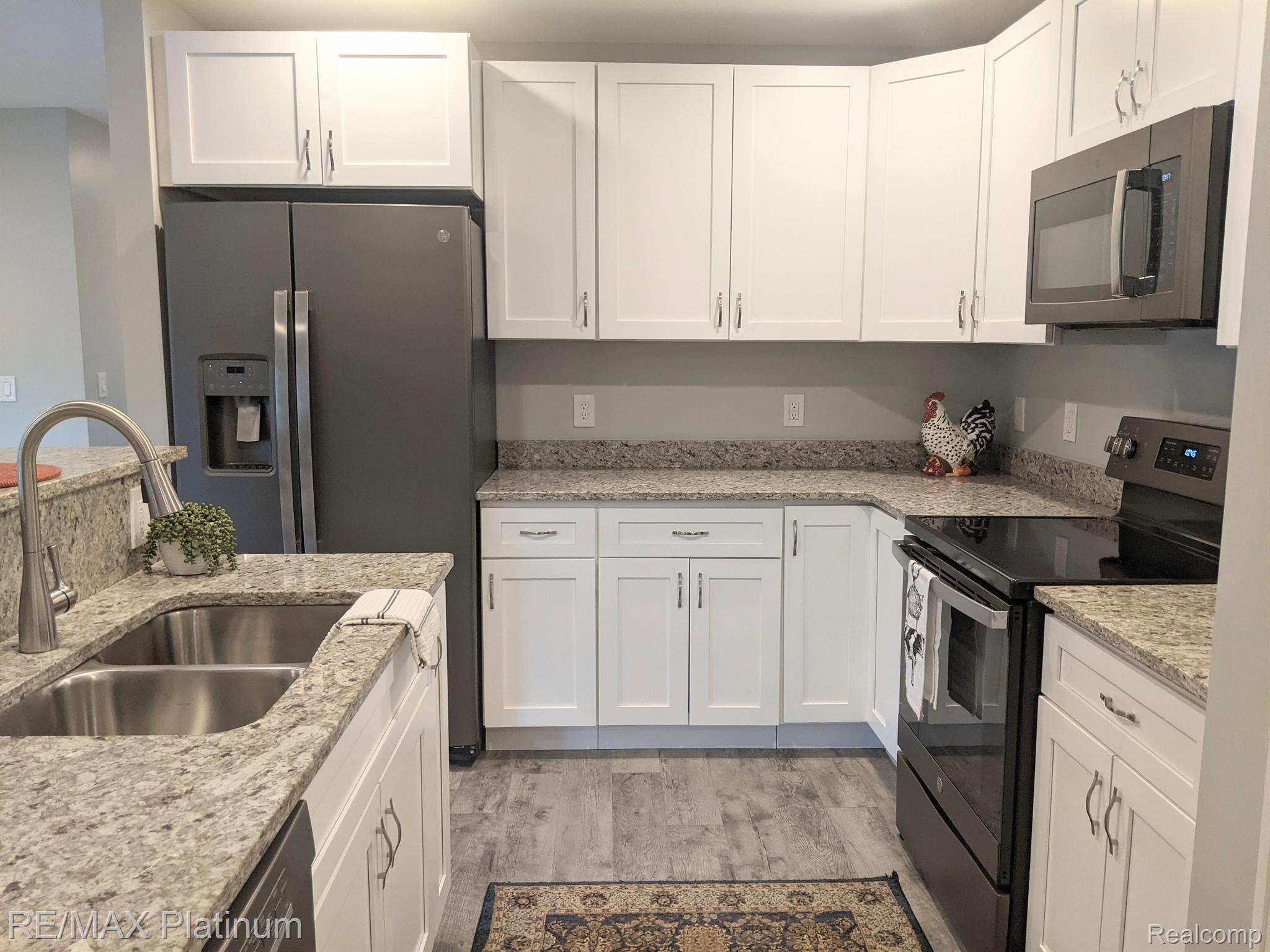 810 Chelsea Ridge Court, Unit 21 Howell, MI 48843 - Photo 12 of 43 Loads of cabinets