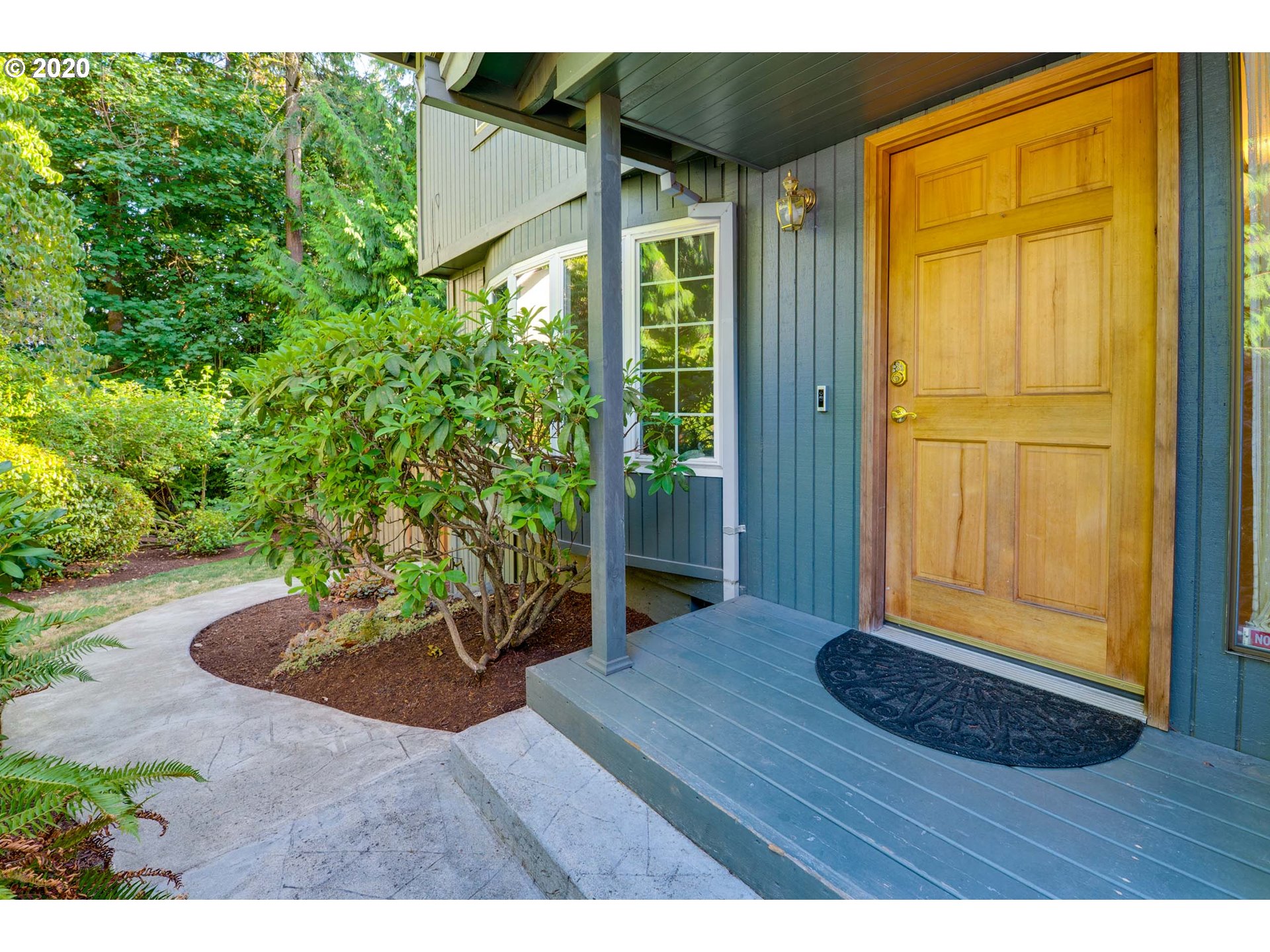 10130 Southwest Kent Place Tigard, OR 97224 - Photo 2 of 32 Gallery Image 2
