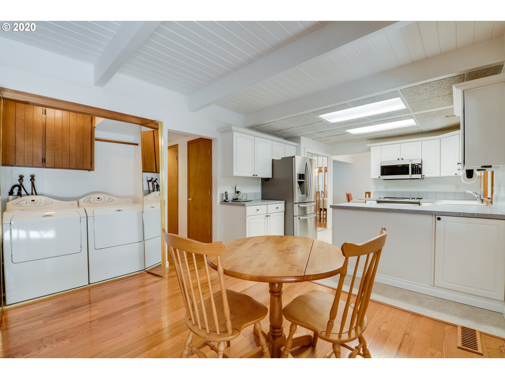 10130 Southwest Kent Place Tigard, OR 97224 - Photo 11 of 32 Gallery Image 11