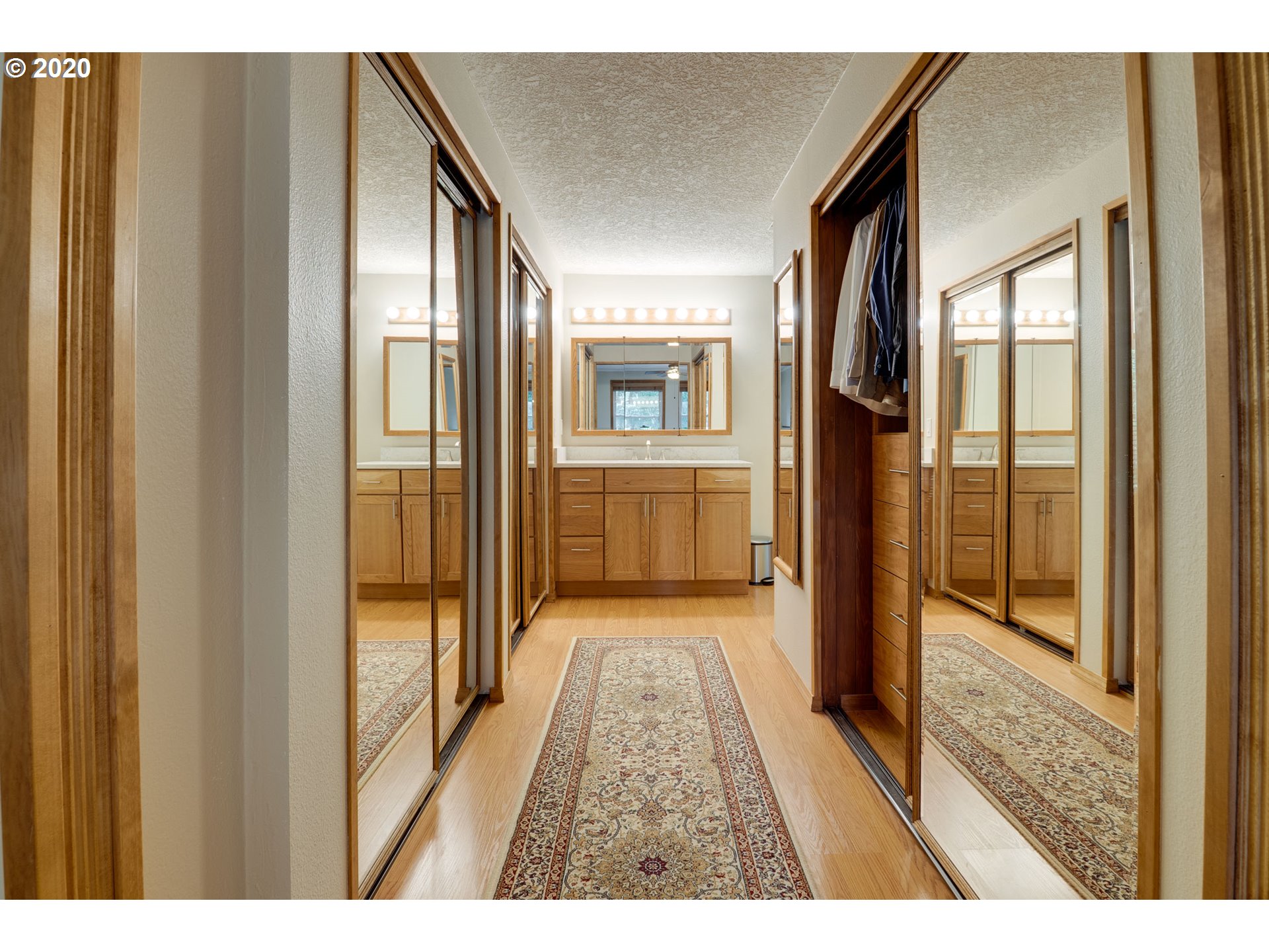 10130 Southwest Kent Place Tigard, OR 97224 - Photo 15 of 32 Gallery Image 15