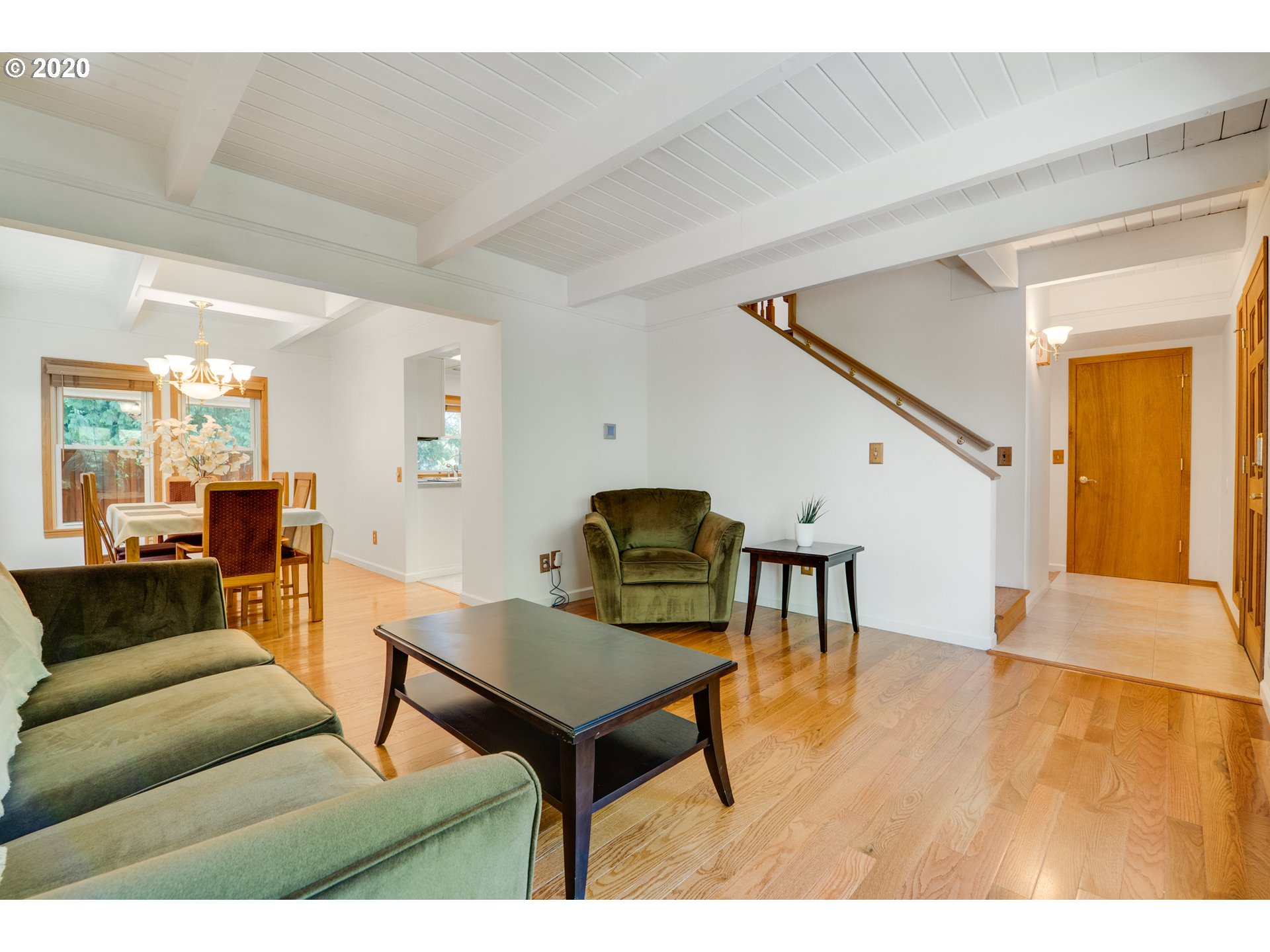 10130 Southwest Kent Place Tigard, OR 97224 - Photo 5 of 32 Gallery Image 5