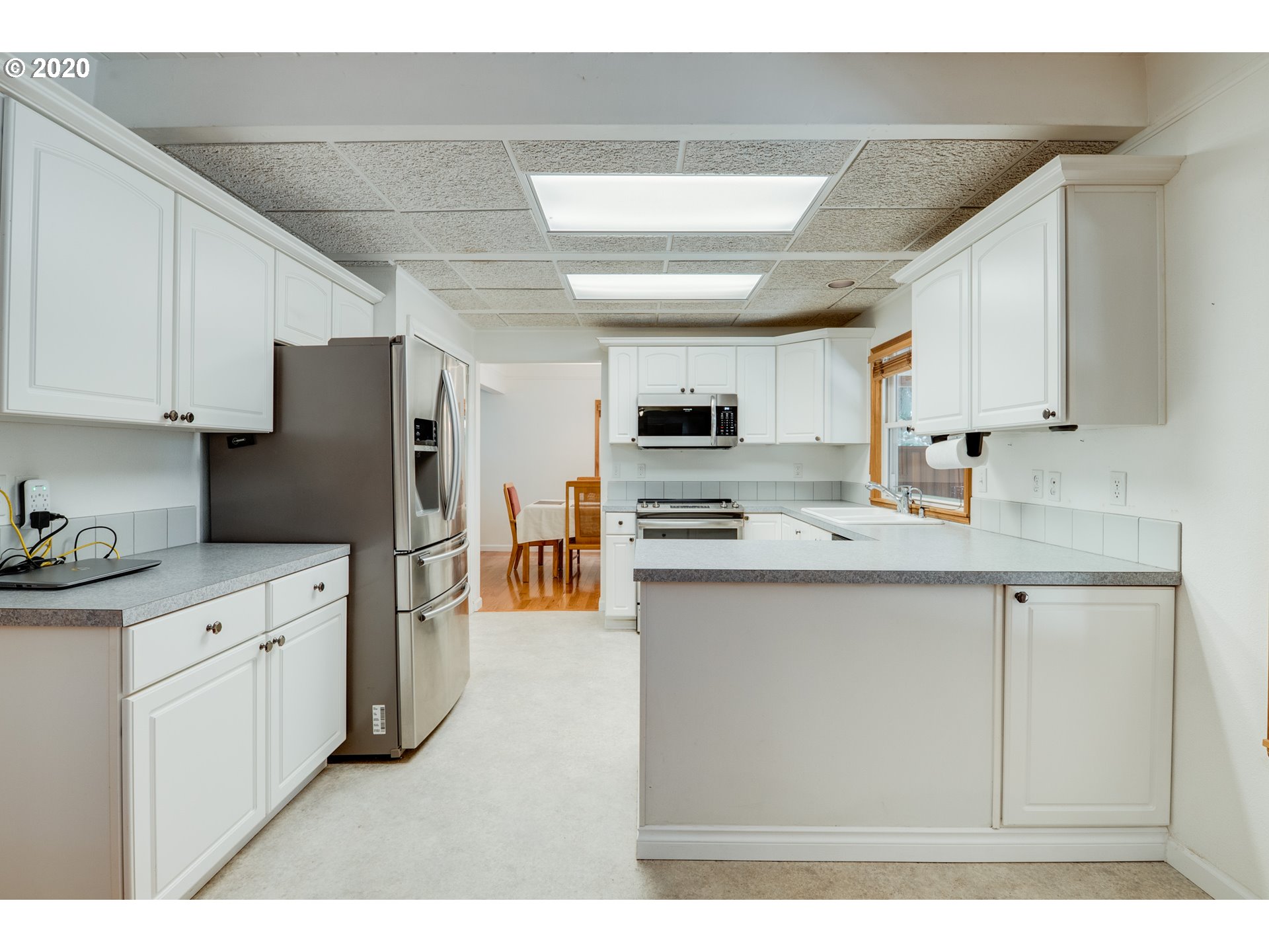 10130 Southwest Kent Place Tigard, OR 97224 - Photo 10 of 32 Gallery Image 10