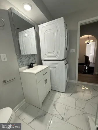 $2,000 | 510 Caroline Street, Unit B, Fredericksburg, VA 22401