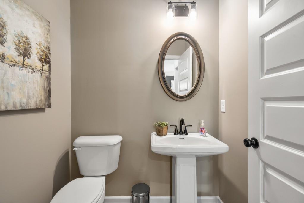 32 North Hvn Drive Rome, GA 30165 - Photo 21 of 29 a bathroom with a toilet sink and mirror