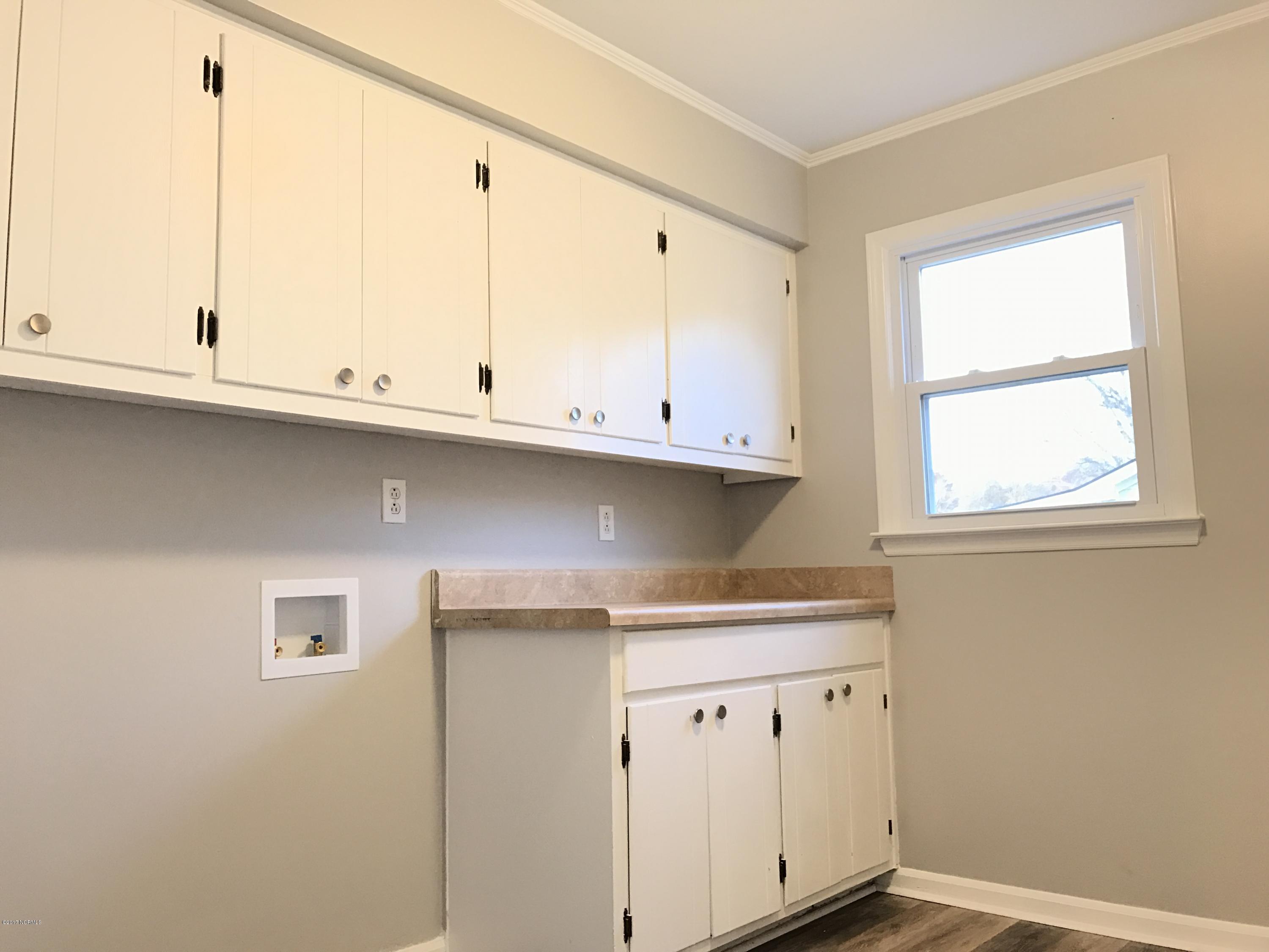 208 Boros Road New Bern, NC 28560 - Photo 16 of 34 Laundry Room