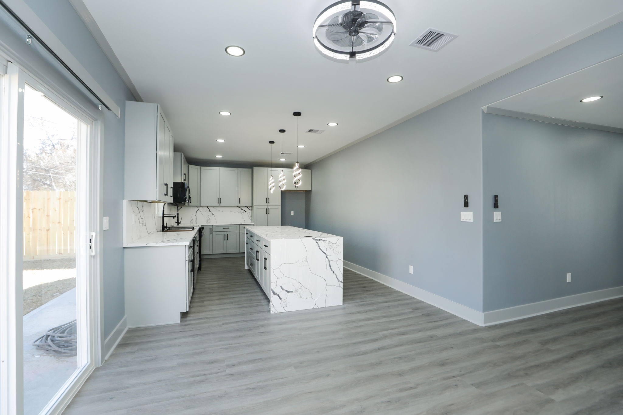 4047 Juliet Street Houston, TX 77087 - Photo 19 of 38 a view of kitchen and windows