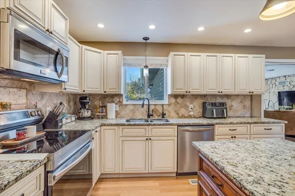 $325,000 | 8124 South Millsap Drive, Derby, KS 67037