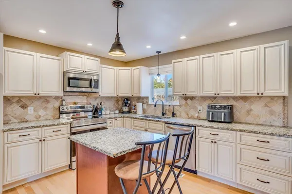 $325,000 | 8124 South Millsap Drive, Derby, KS 67037