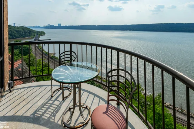 $1,300,000 | 2521 Palisade Avenue, Unit 6A | Spuyten Duyvil