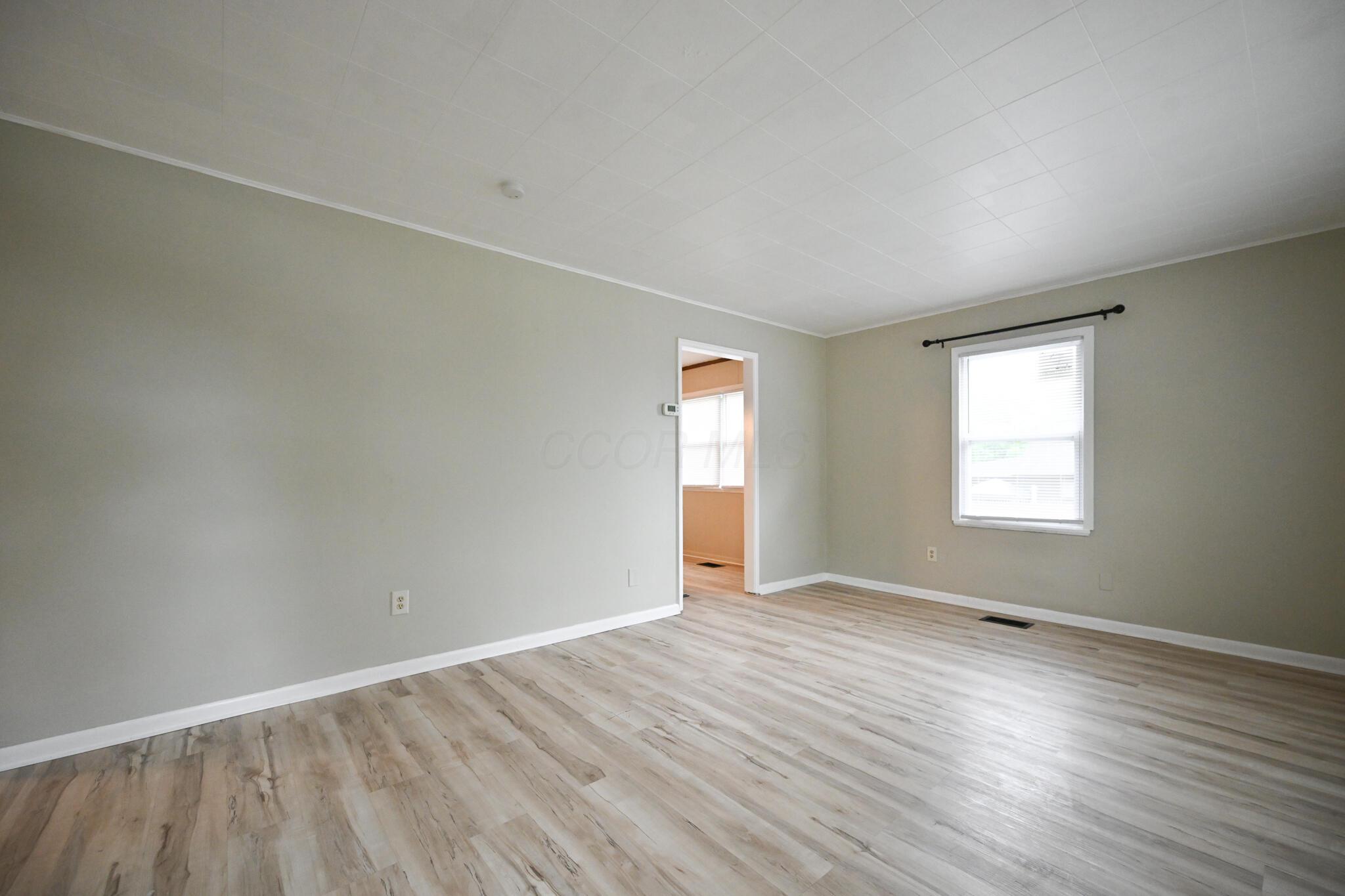 1715 Summit Street Springfield, OH 45503 - Photo 5 of 29 20250716-1715 Summit-005