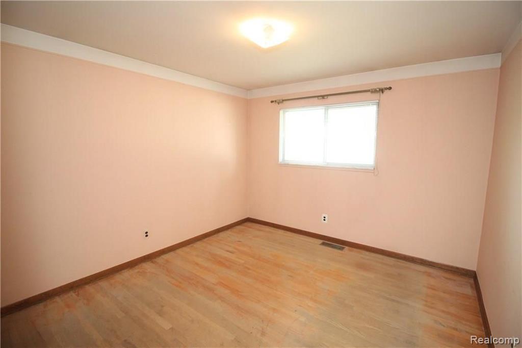 25250 Alex Street Center Line, MI 48015 - Photo 14 of 26