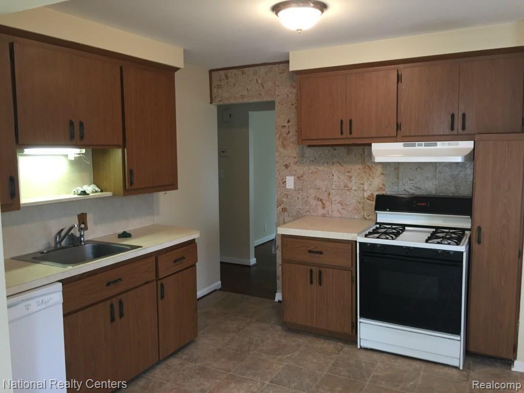 18732 Inkster Road Redford, MI 48240 - Photo 7 of 22 2015-05-19 10.50