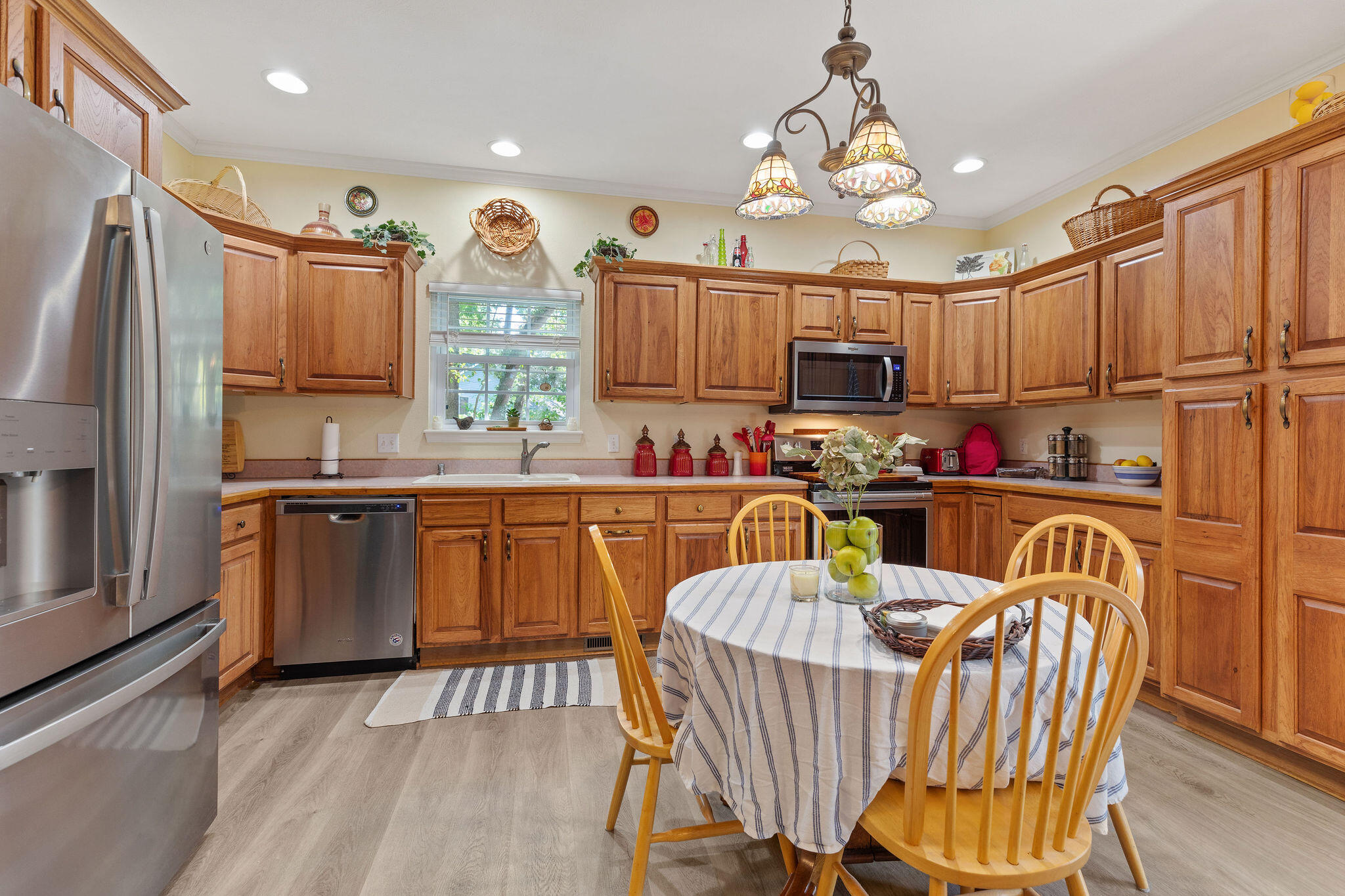299 River Point Road Hollister, MO 65672 - Photo 10 of 34 Kitchen