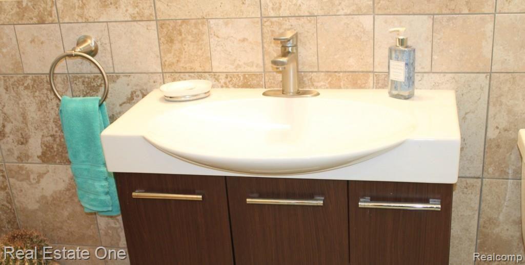3917 Normandy Road Royal Oak, MI 48073 - Photo 18 of 26 mp-out3.jpg