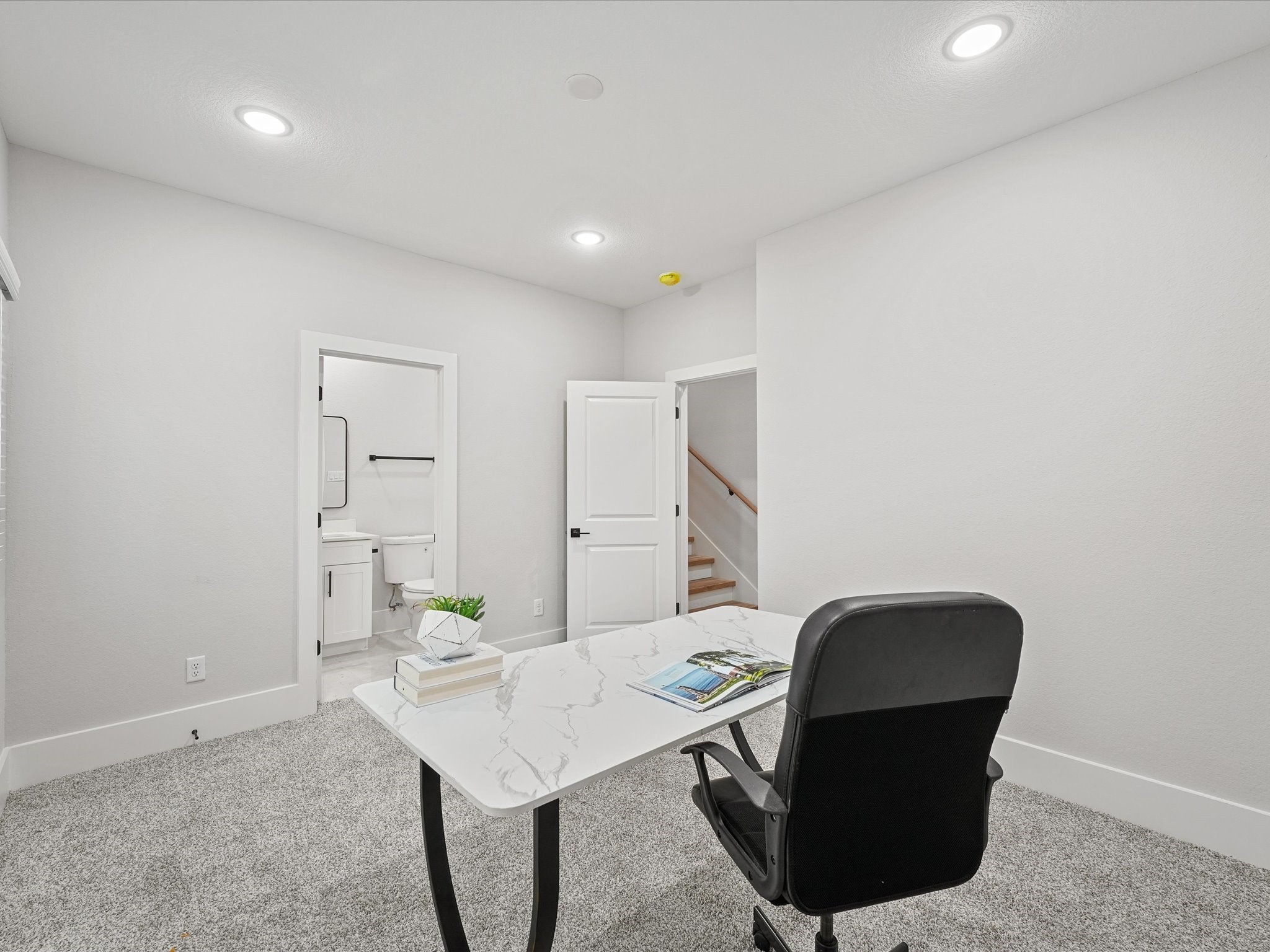 4812 Cochran Street Houston, TX 77009 - Photo 5 of 30 a workspace with furniture and bathroom