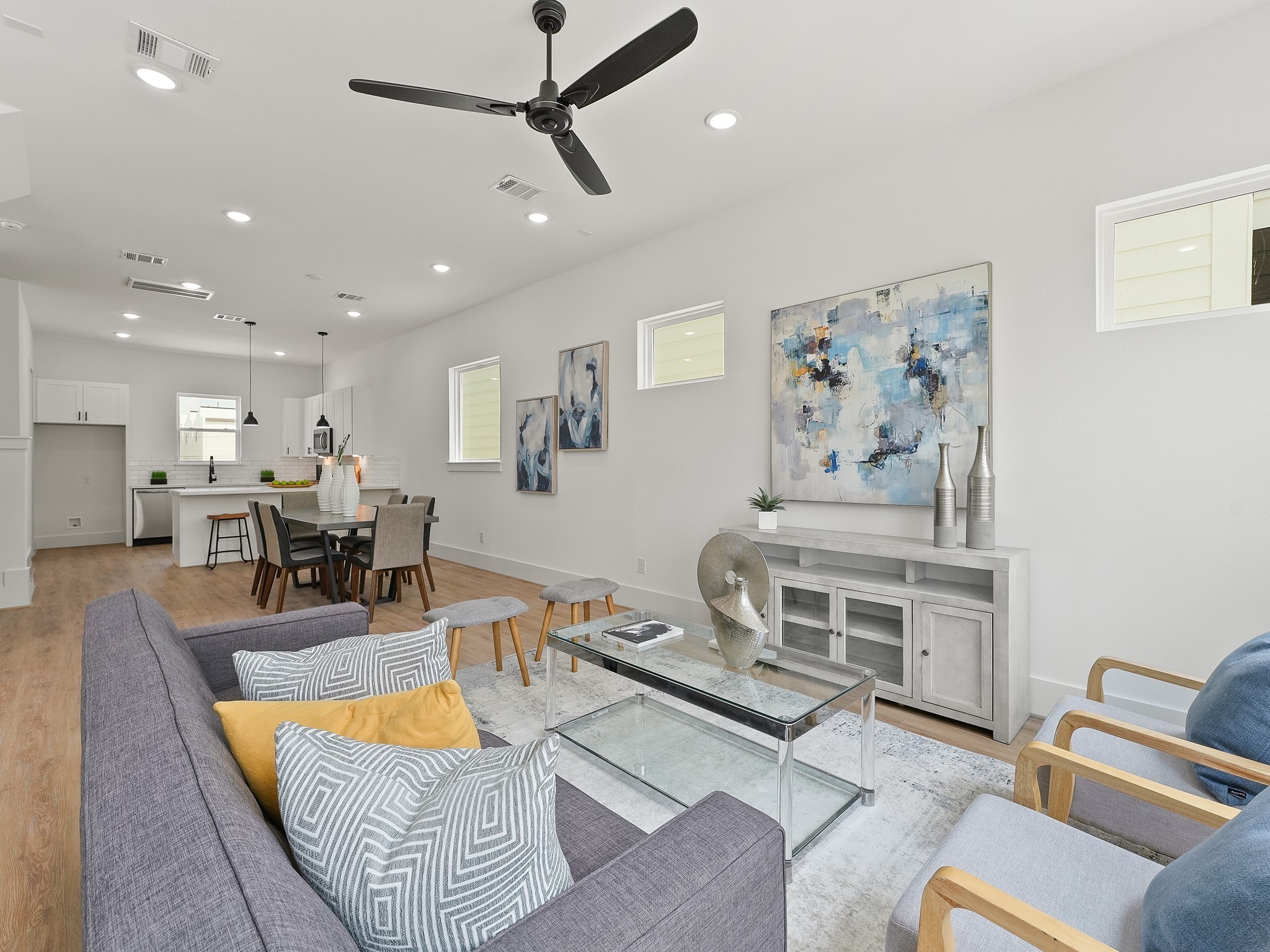 4812 Cochran Street Houston, TX 77009 - Photo 10 of 30 a living room with furniture