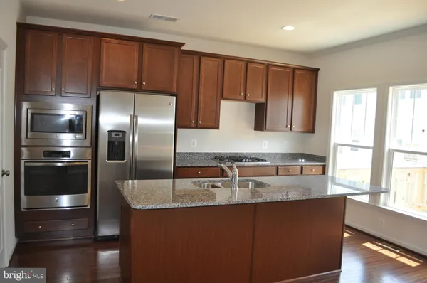 $2,900 | 43311 Novi Terrace, Ashburn, VA 20147