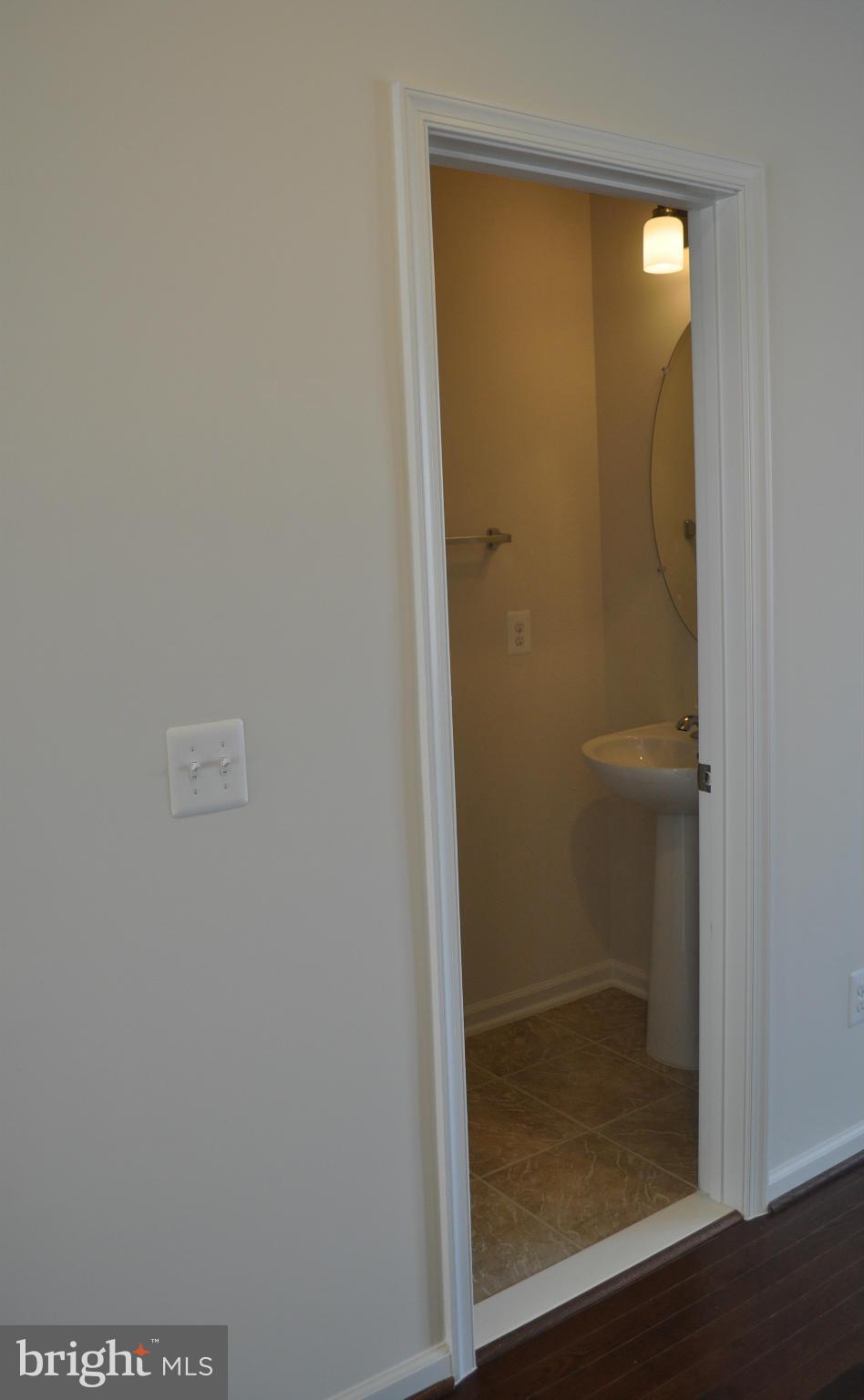 43311 Novi Terrace Ashburn, VA 20147 - Photo 9 of 30 Bath