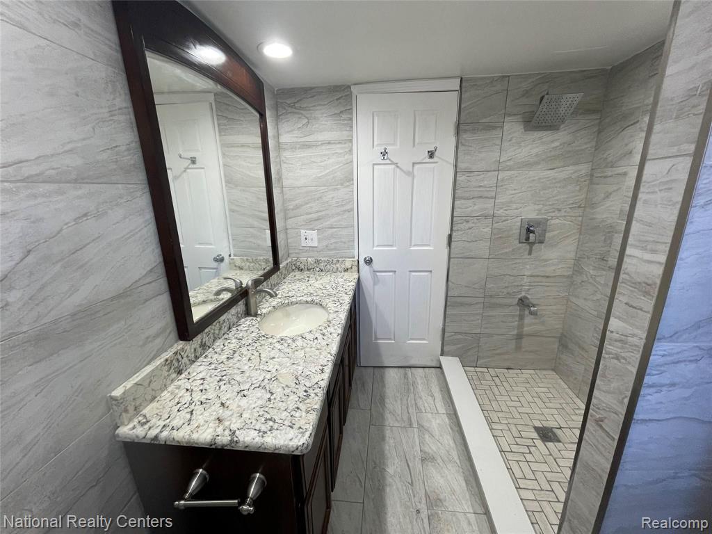 13189 Plumbrook Road Sterling Heights, MI 48312 - Photo 15 of 22