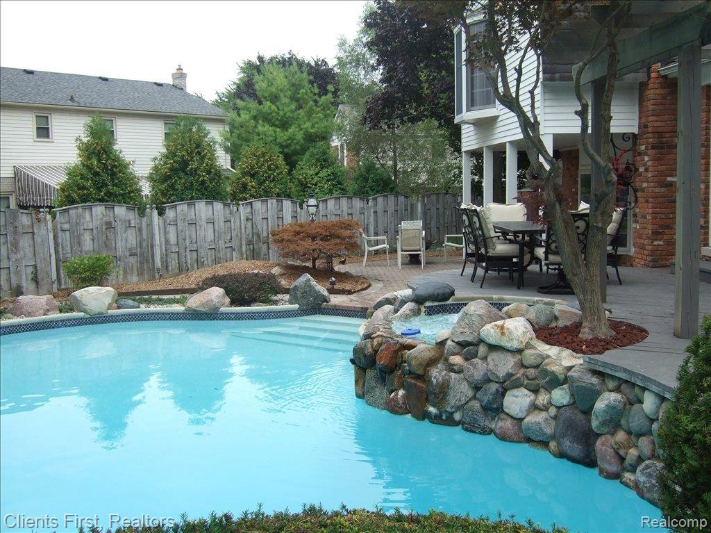 35878 Charter Crest Road Farmington, MI 48335 - Photo 4 of 25 Breathtaking Pool & Spa!