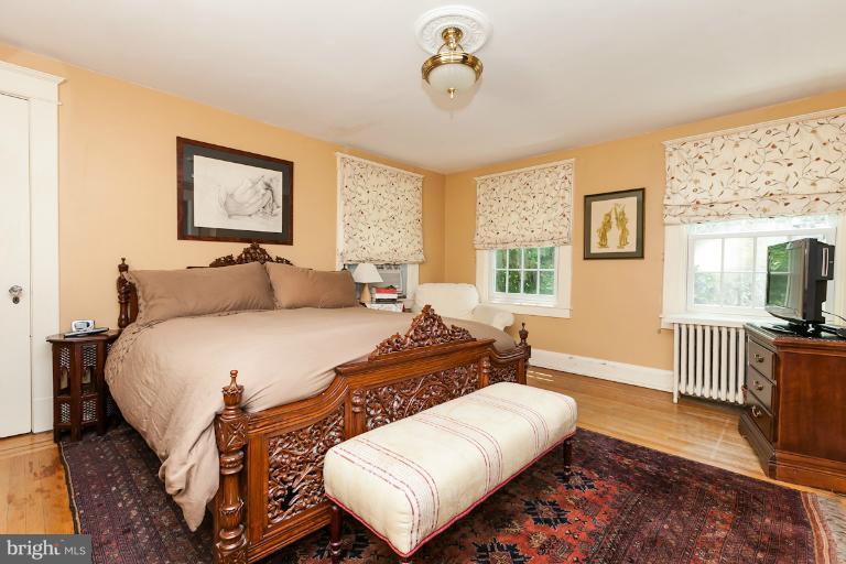 4604 Roland Avenue Baltimore, MD 21210 - Photo 16 of 30 Bedroom (Master)