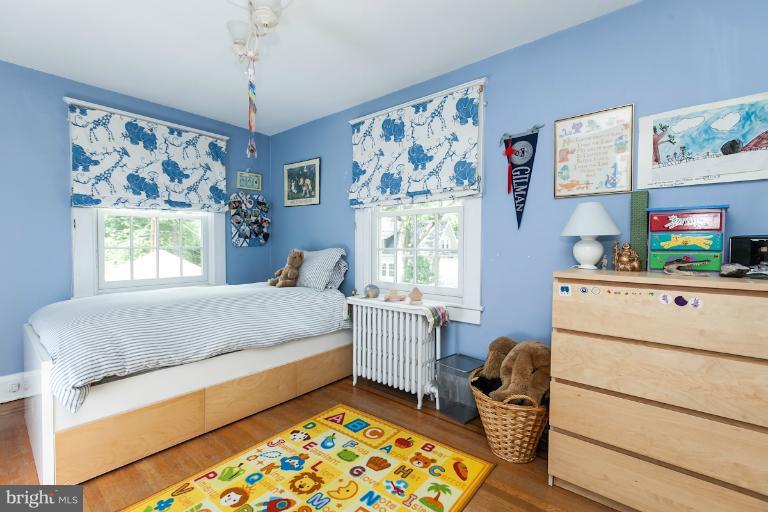 4604 Roland Avenue Baltimore, MD 21210 - Photo 25 of 30 Bedroom