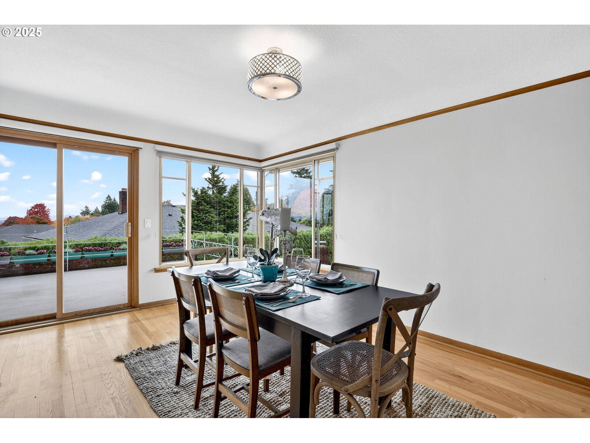8112 Southwest 5th Avenue Portland, OR 97219 - Photo 9 of 39 Gallery Image 9