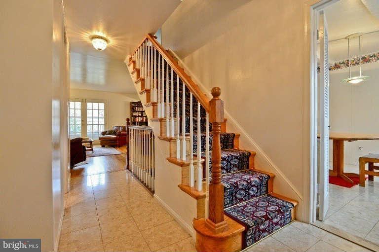 9728 Ranger Road Fairfax, VA 22030 - Photo 2 of 22 Foyer with view of living room & breakfast area