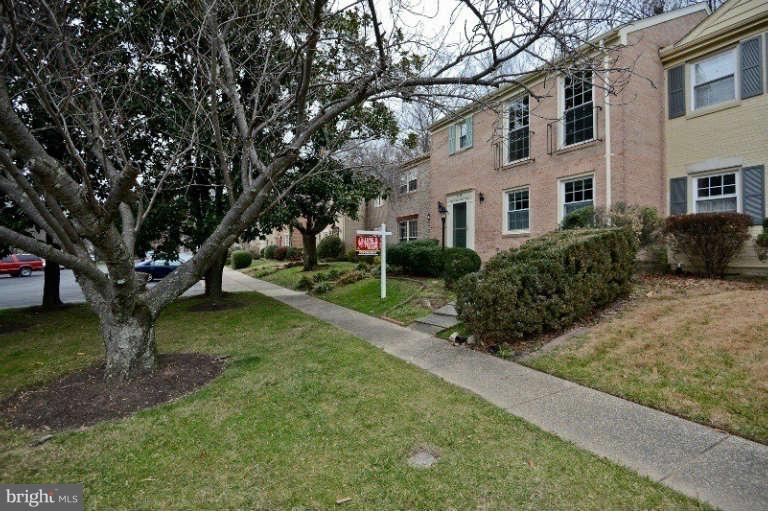 9728 Ranger Road Fairfax, VA 22030 - Photo 19 of 22 Exterior (Front)