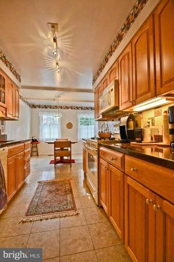 9728 Ranger Road Fairfax, VA 22030 - Photo 6 of 22 Kitchen to breakfast area