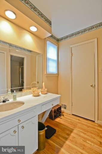9728 Ranger Road Fairfax, VA 22030 - Photo 10 of 22 Bath
