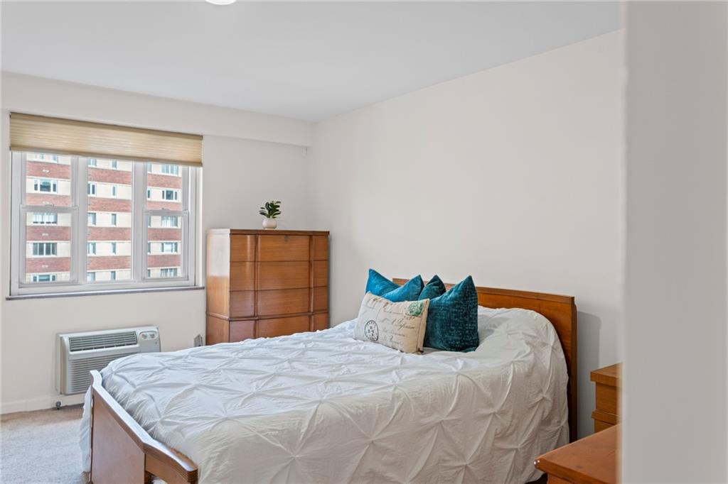 4601 Fifth Avenue, Unit 525 Pittsburgh, PA 15213 - Photo 14 of 35 a bedroom with a bed and window