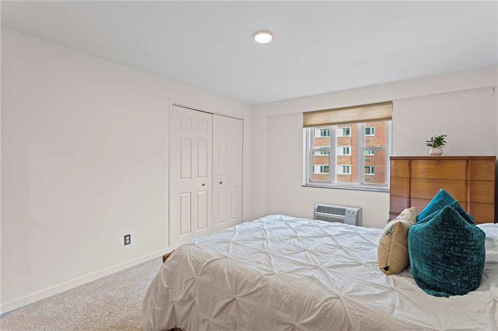 4601 Fifth Avenue, Unit 525 Pittsburgh, PA 15213 - Photo 15 of 35 a bedroom with a bed and a window