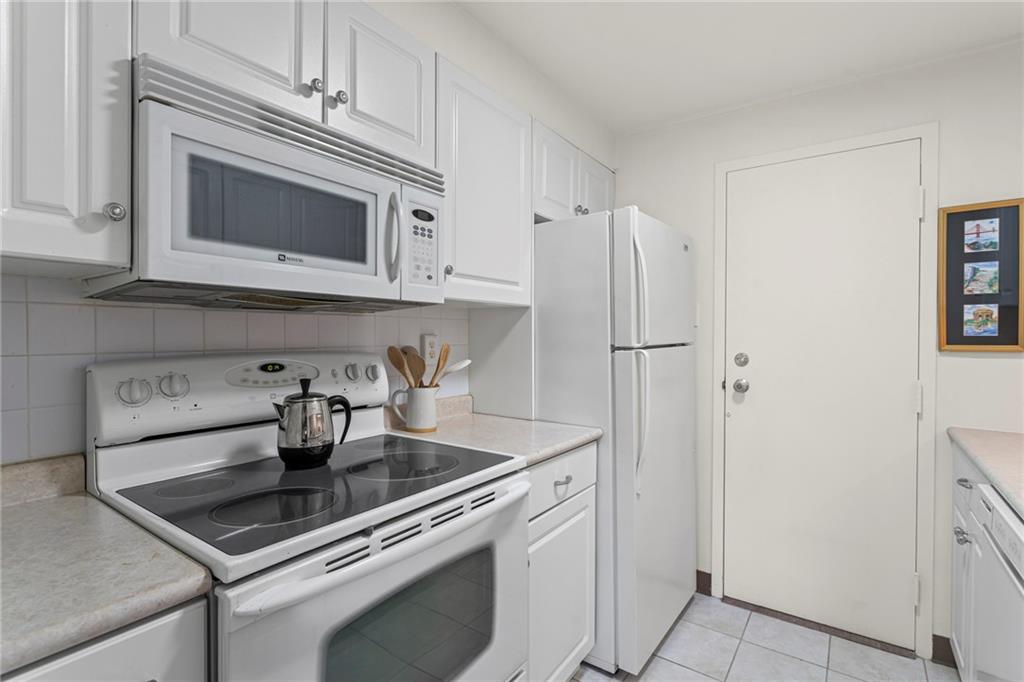 4601 Fifth Avenue, Unit 525 Pittsburgh, PA 15213 - Photo 7 of 35 a kitchen with stainless steel appliances granite countertop a refrigerator and a stove top oven