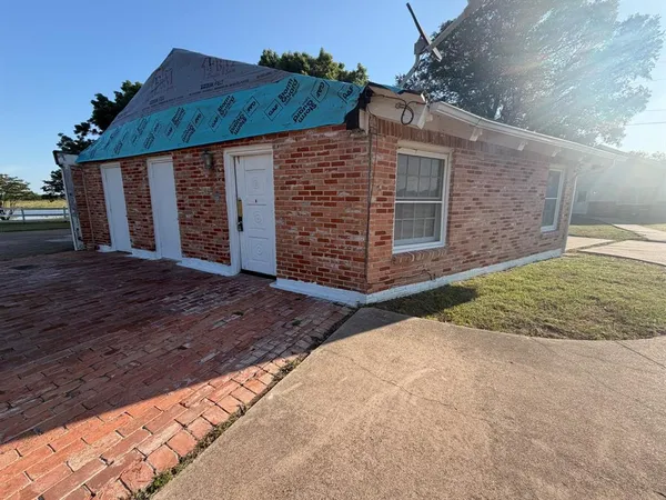 $800 | 2200 Country Club Road, Unit A, Ennis, TX 75119