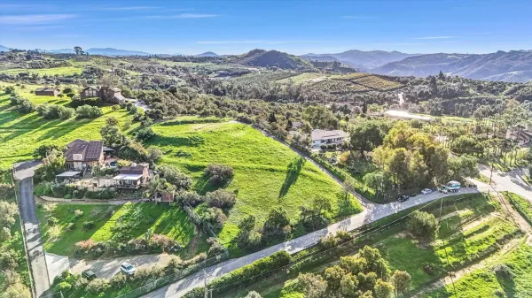 $430,000 | 32039 Vía Vera, Bonsall, CA 92003