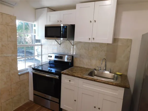 $3,200 | 10945 Northwest 19th Avenue, Unit B, Miami, FL 33167
