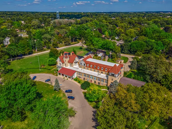 $1,100,000 | 10625 Red Leaf Circle, Lakewood, IL 60098