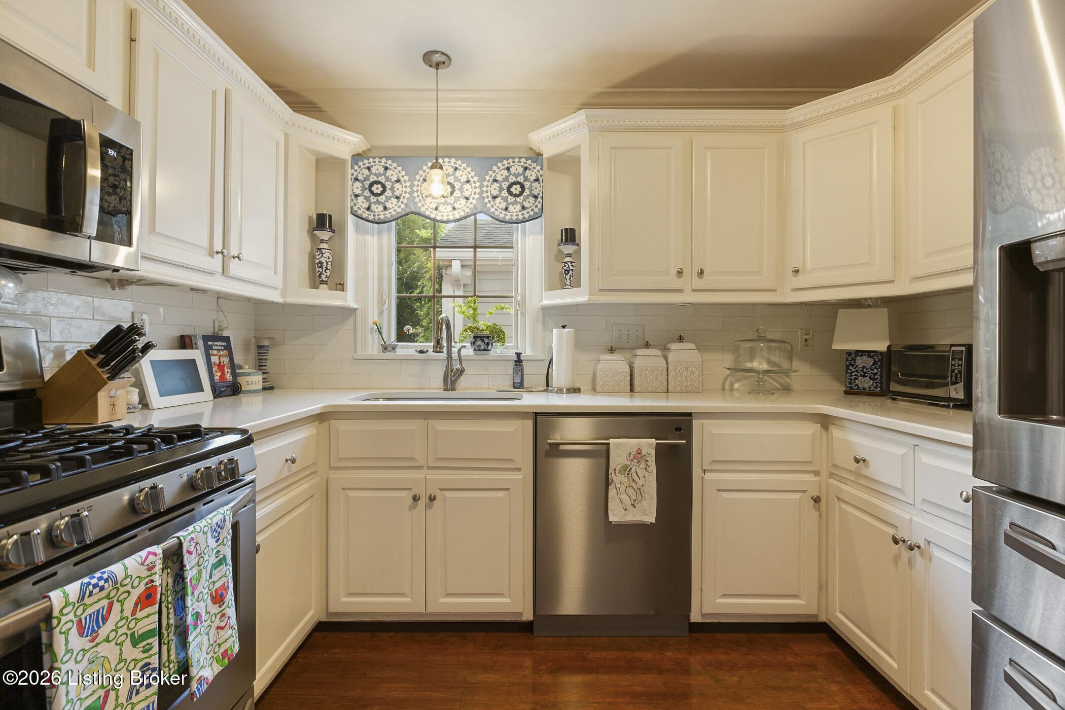 4327 Alicent Road Louisville, KY 40207 - Photo 16 of 40 23
