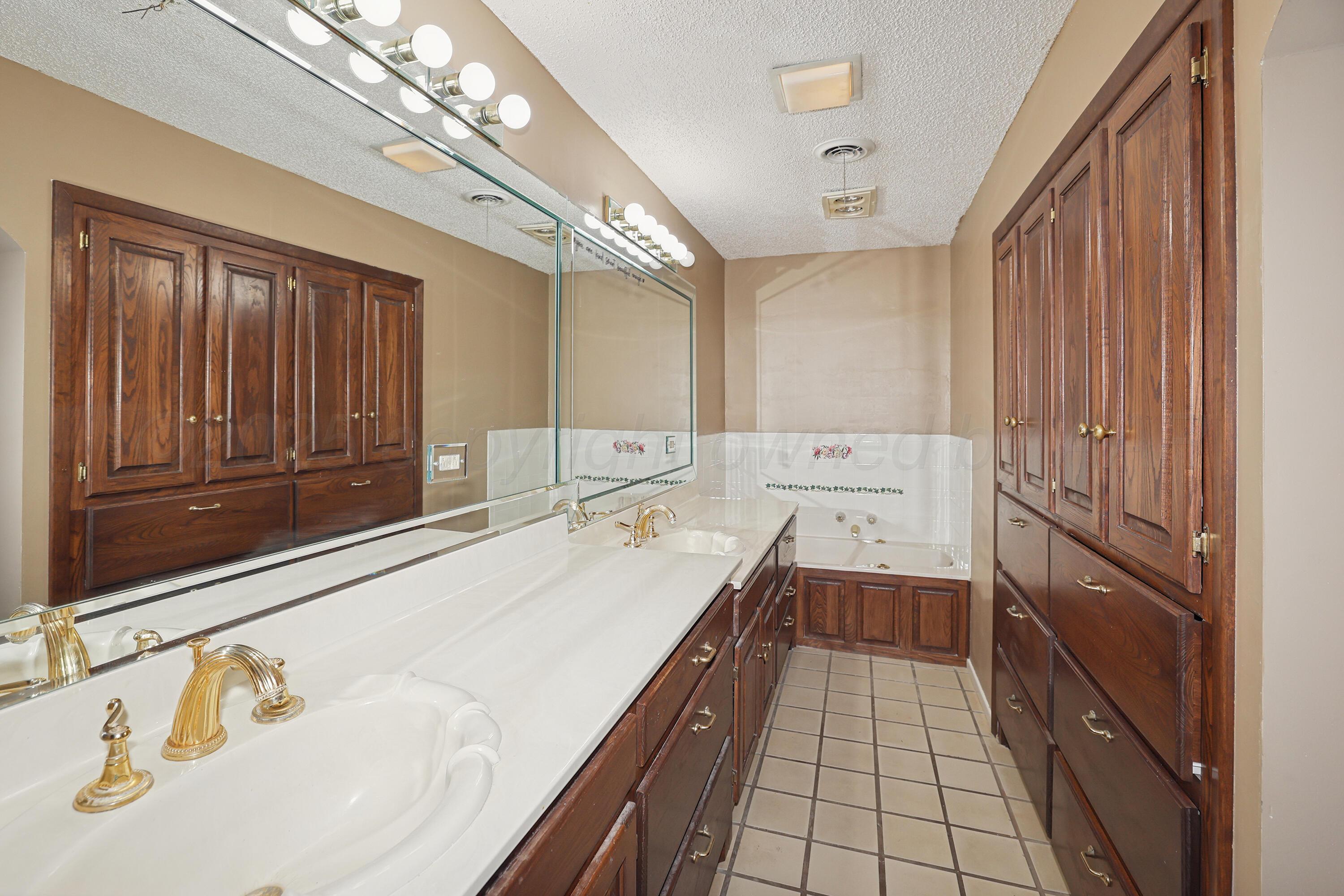 13901 Tangle Aire Point Amarillo, TX 79118 - Photo 17 of 55 a spacious bathroom with a bathtub and a shower